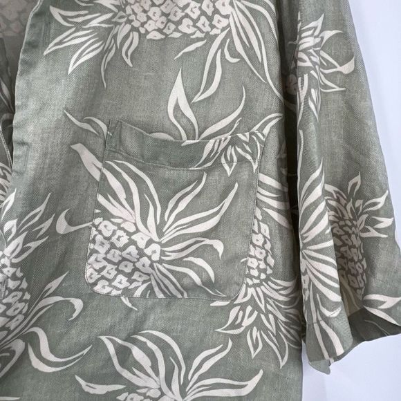 Tommy Bahama 100% Silk Pineapple Shirt - Picture 8 of 11